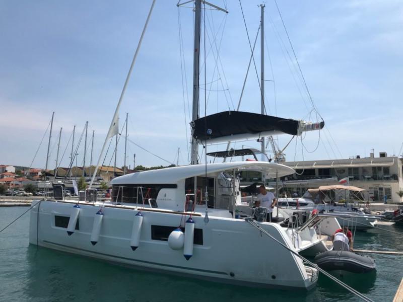 Book yachts online - catamaran - Lagoon 40 - No Limits - rent