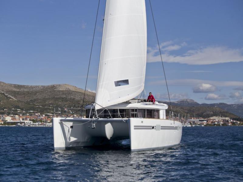 Book yachts online - catamaran - Lagoon 450 Flybridge - Pix - rent