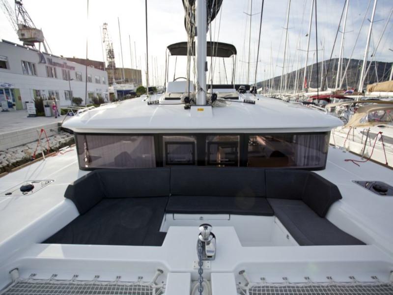 Book yachts online - catamaran - Lagoon 450 Flybridge - Pix - rent