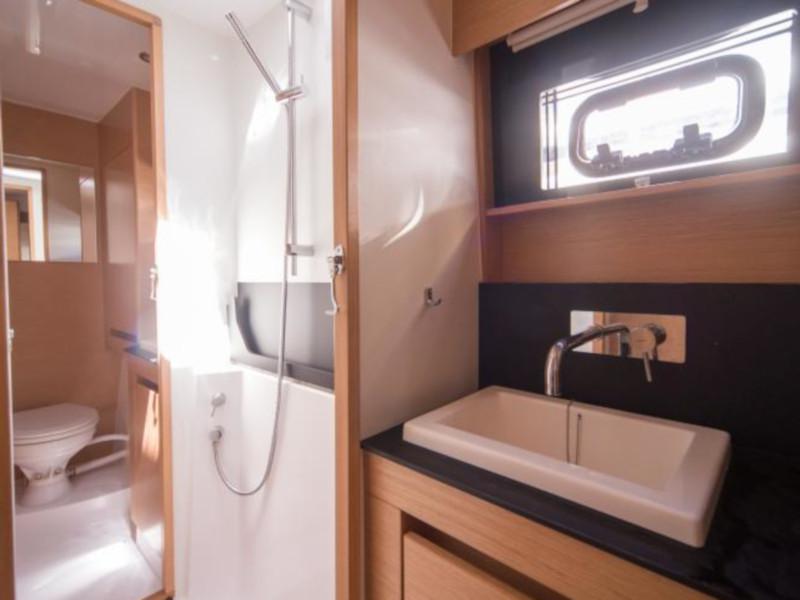 Book yachts online - catamaran - Nautitech 46 Fly - Santorin - rent