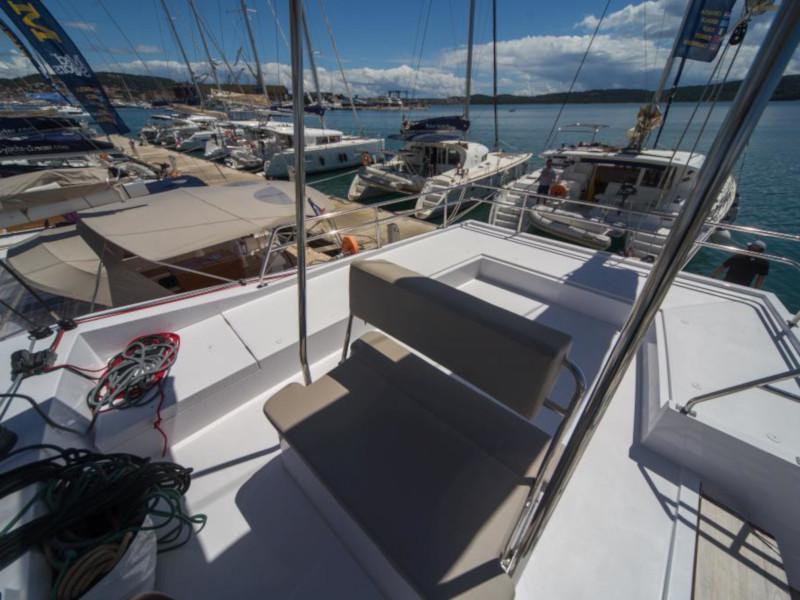 Book yachts online - catamaran - Nautitech 46 Fly - Santorin - rent