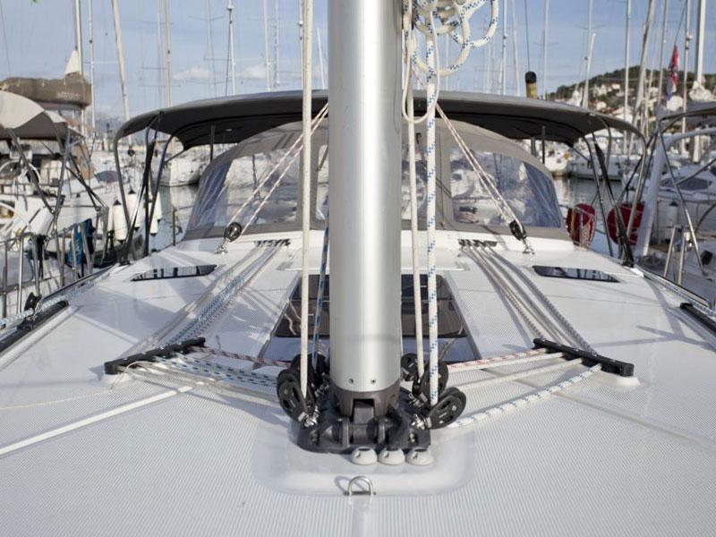 Book yachts online - sailboat - Bavaria Cruiser 46 (9) - Grey Sky - rent