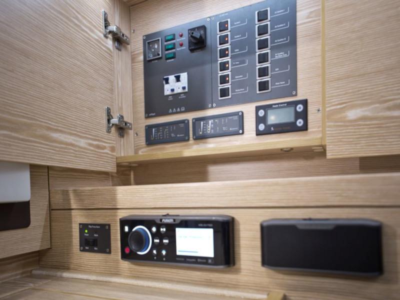 Book yachts online - sailboat - Hanse 588 - White Pearl - rent