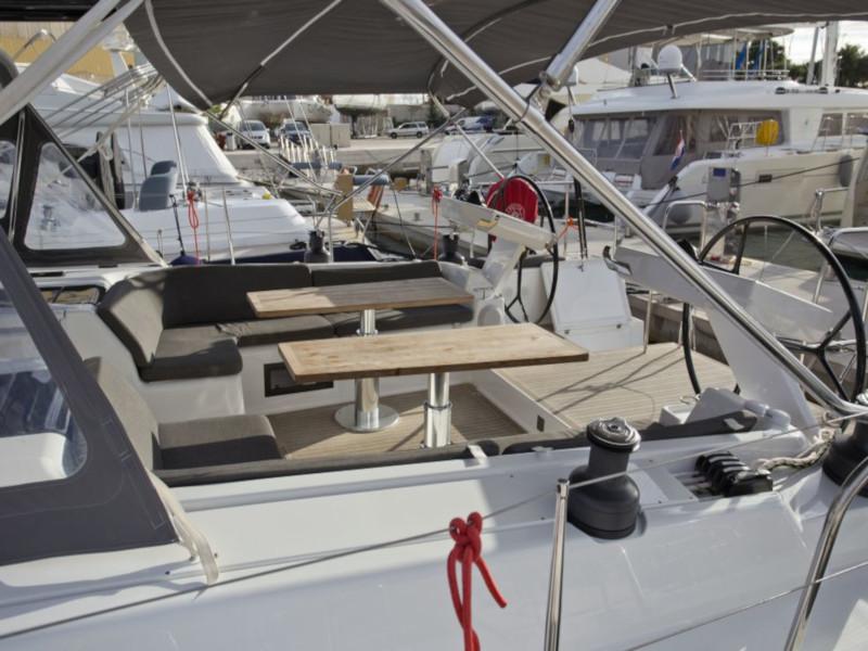 Book yachts online - sailboat - Hanse 588 - White Pearl - rent