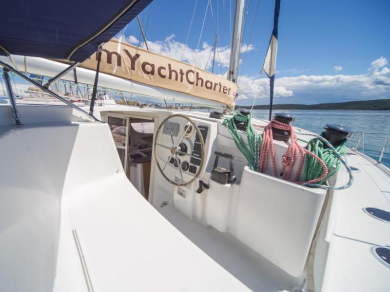 Book yachts online - catamaran - Lipari 41 - Happy - rent