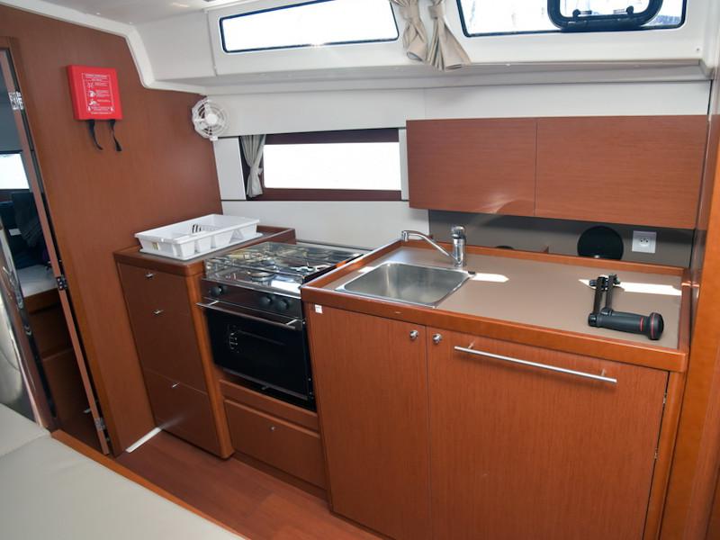 Book yachts online - sailboat - Oceanis 38.1 - Magpie - rent