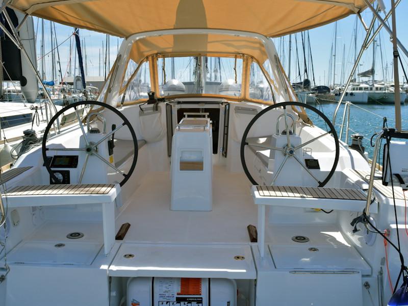Book yachts online - sailboat - Oceanis 38.1 - Magpie - rent