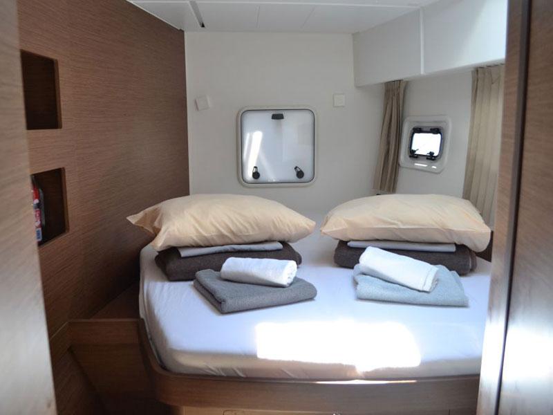 Book yachts online - catamaran - Lagoon 42 - Anna - rent