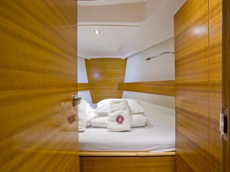 Book yachts online - sailboat - Salona 44 - Elva - rent