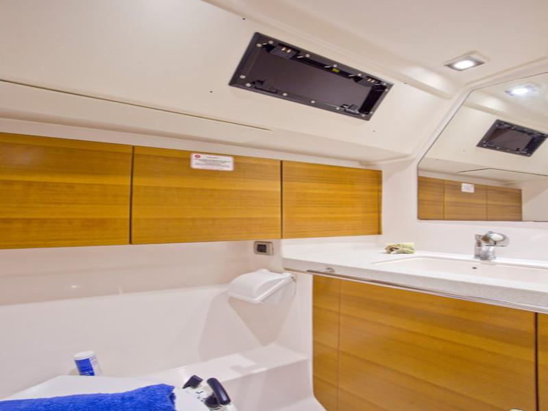Book yachts online - sailboat - Salona 44 - Elva - rent