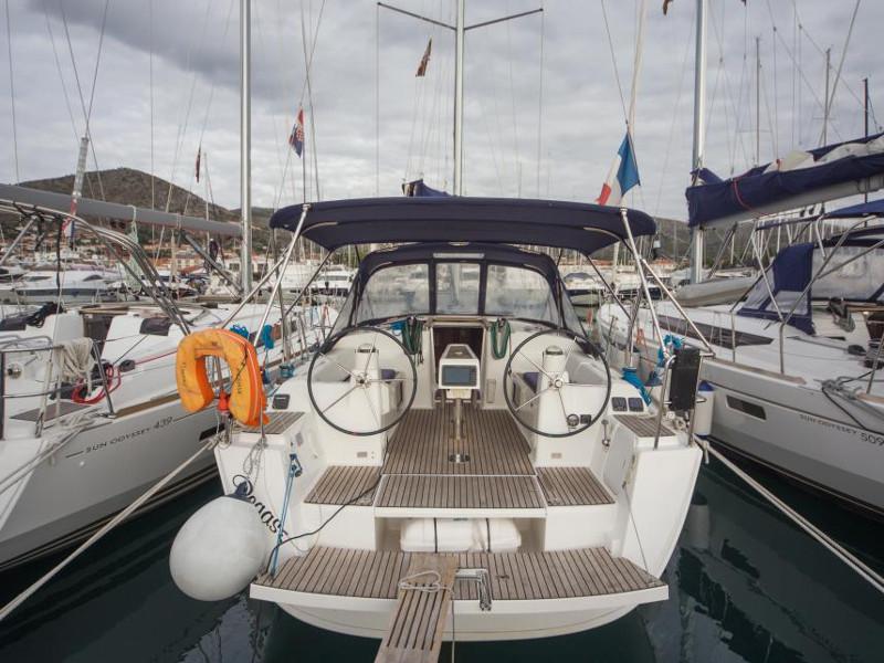 Book yachts online - sailboat - Dufour 380 - Pegase - rent