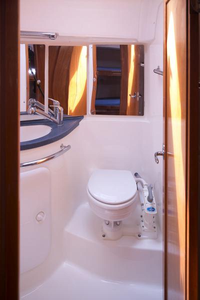 Book yachts online - sailboat - Bavaria Cruiser 46 Y/B 2009 - Borboleta (Refit 2020) - rent