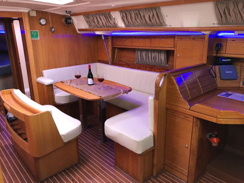 Book yachts online - sailboat - Bavaria Cruiser 46 Y/B 2009 - Borboleta (Refit 2020) - rent