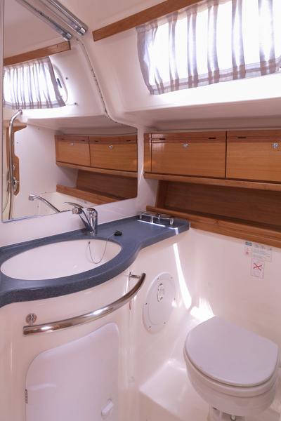 Book yachts online - sailboat - Bavaria Cruiser 46 Y/B 2009 - Borboleta (Refit 2020) - rent