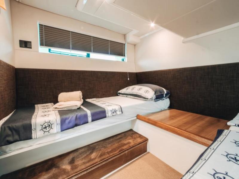 Book yachts online - motorboat - Sealine F 450 - Shuron - rent