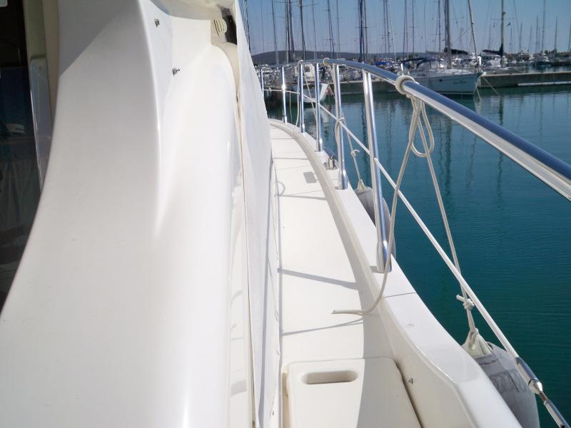 Book yachts online - motorboat - Azimut 43 Fly - Lou Ann - rent