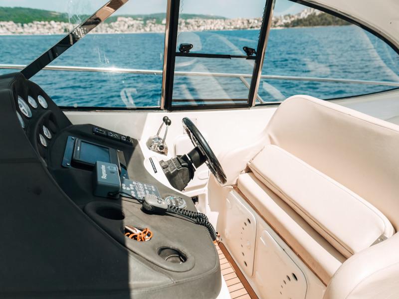 Book yachts online - motorboat - Bavaria 42 HT - HELENA V - rent