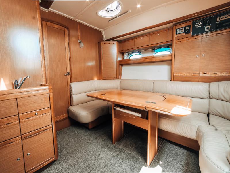 Book yachts online - motorboat - Bavaria 42 HT - HELENA V - rent