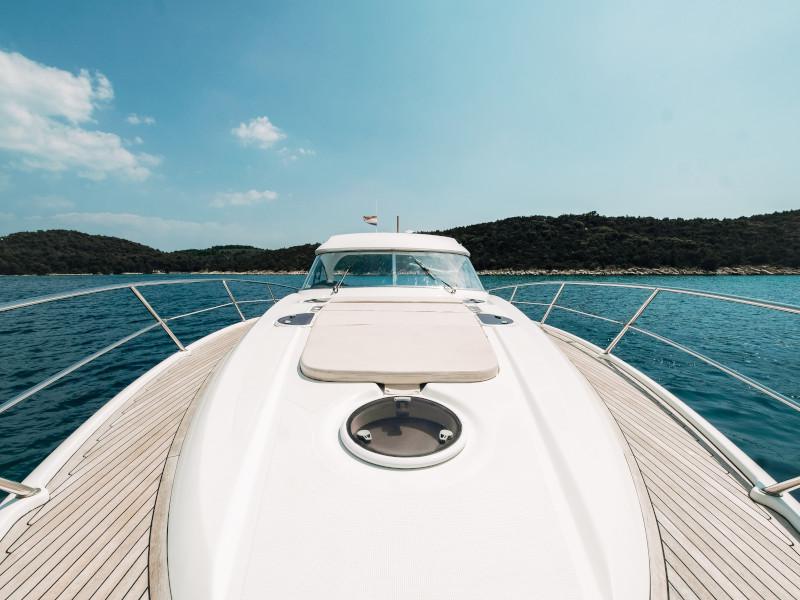 Book yachts online - motorboat - Bavaria 42 HT - HELENA V - rent