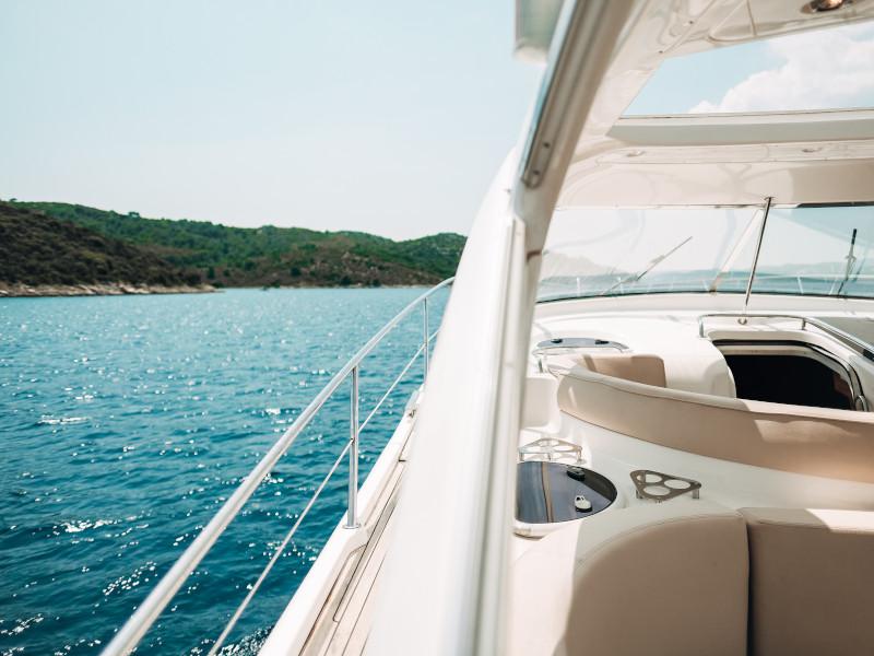Book yachts online - motorboat - Bavaria 42 HT - HELENA V - rent