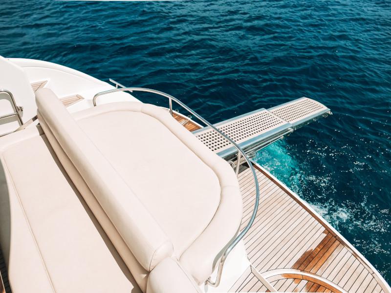 Book yachts online - motorboat - Bavaria 42 HT - HELENA V - rent