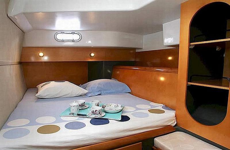 Book yachts online - catamaran - Lavezzi 40 - Daniela - rent