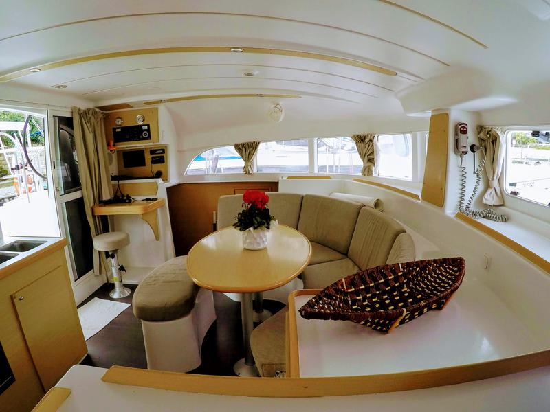 Book yachts online - catamaran - Lagoon 380 - Dattilo - rent