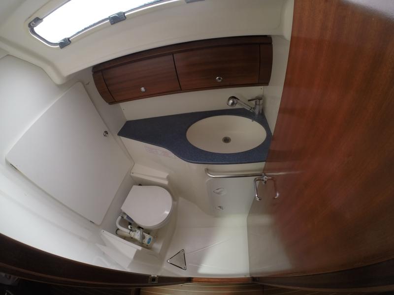 Book yachts online - sailboat - Bavaria 44 - Dišpet - sails 2019/solar panels - rent