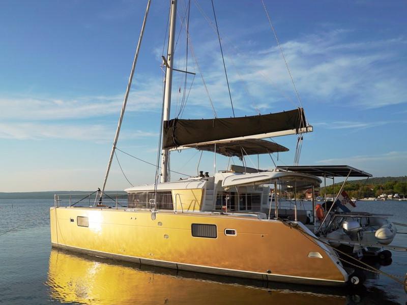 Book yachts online - catamaran - Lagoon 450 - Black Duck - rent