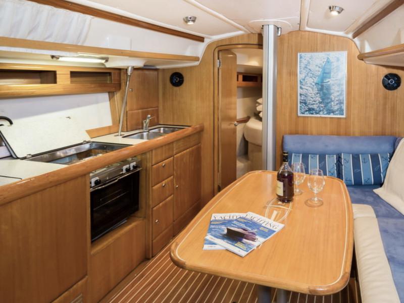 Book yachts online - sailboat - Bavaria 42 Match - Sidney - rent