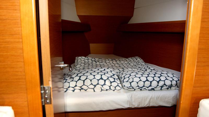 Book yachts online - sailboat - Sun Odyssey 389 - Angie - rent