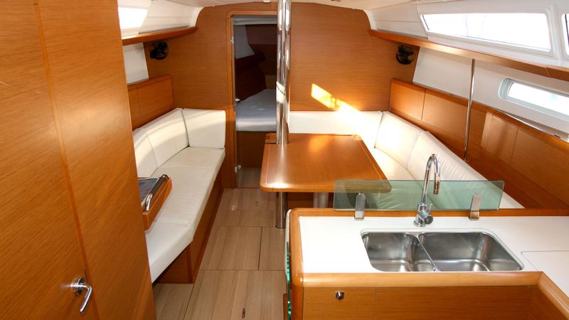Book yachts online - sailboat - Sun Odyssey 389 - Angie - rent