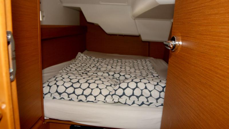 Book yachts online - sailboat - Sun Odyssey 389 - Angie - rent
