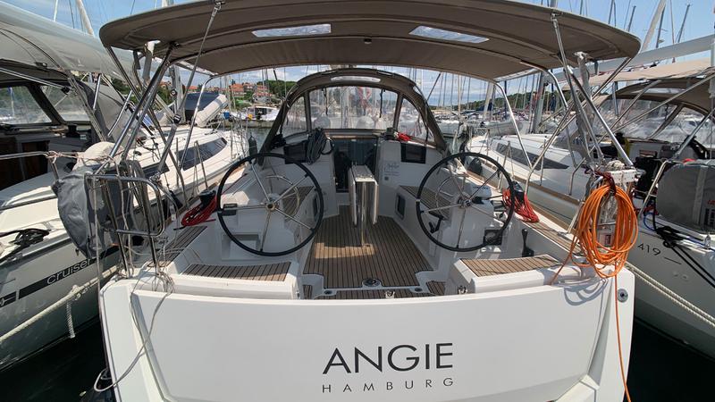 Book yachts online - sailboat - Sun Odyssey 389 - Angie - rent