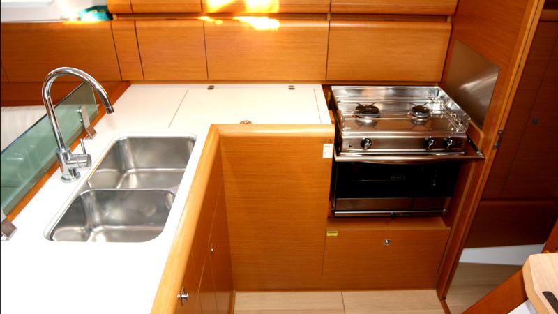 Book yachts online - sailboat - Sun Odyssey 389 - Tequila Sunrise - rent