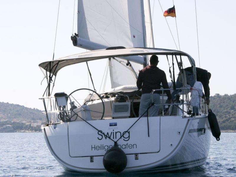 Book yachts online - sailboat - Bavaria Cruiser 37 - 2 cab - Swing - rent