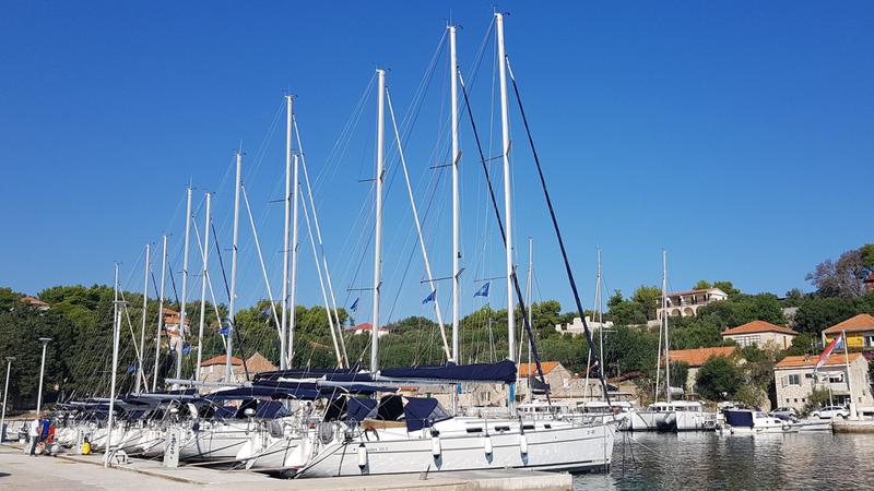 Book yachts online - sailboat - Beneteau Cyclades 39.3 - Patagonia - rent