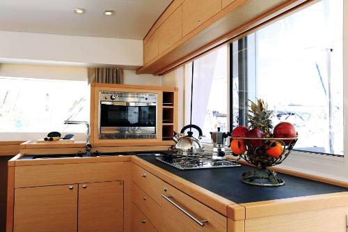 Book yachts online - catamaran - Lagoon 400 S2 - Naya - rent