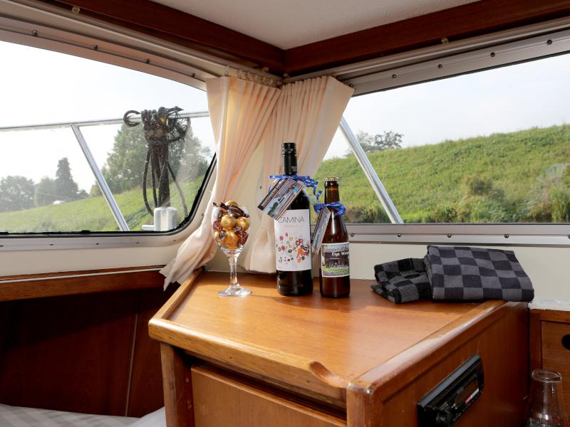 Book yachts online - motorboat - Pedro 800 - Austalis - rent