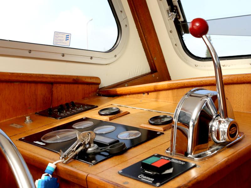Book yachts online - motorboat - Pedro 800 - Austalis - rent