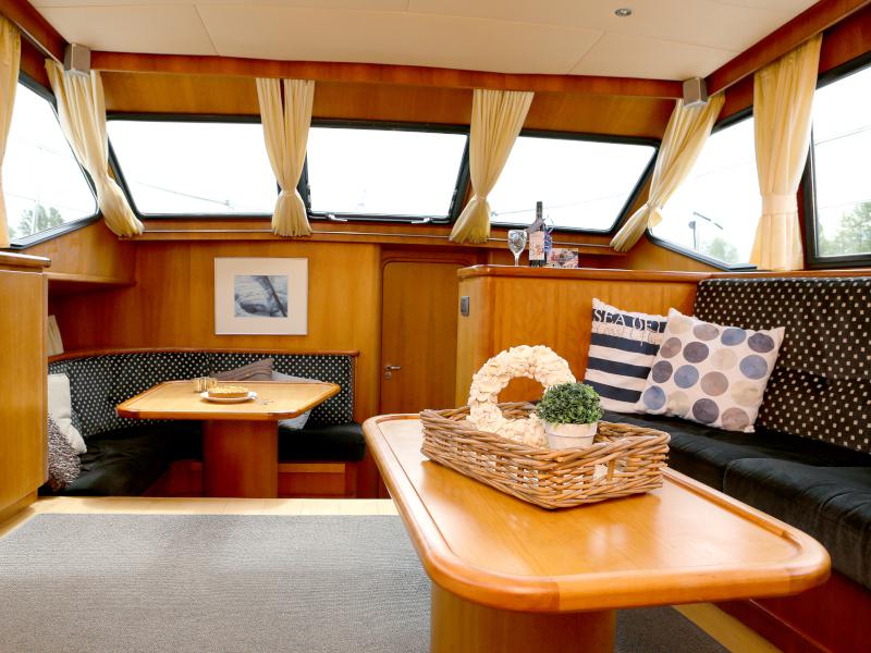 Book yachts online - motorboat - Pacific Allure 155 - Royal - rent