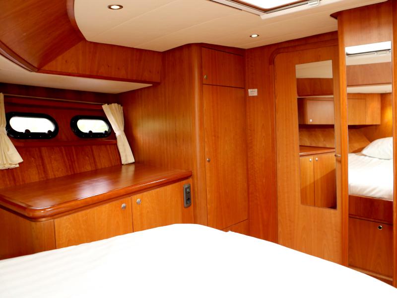 Book yachts online - motorboat - Pacific Allure 155 - Royal - rent