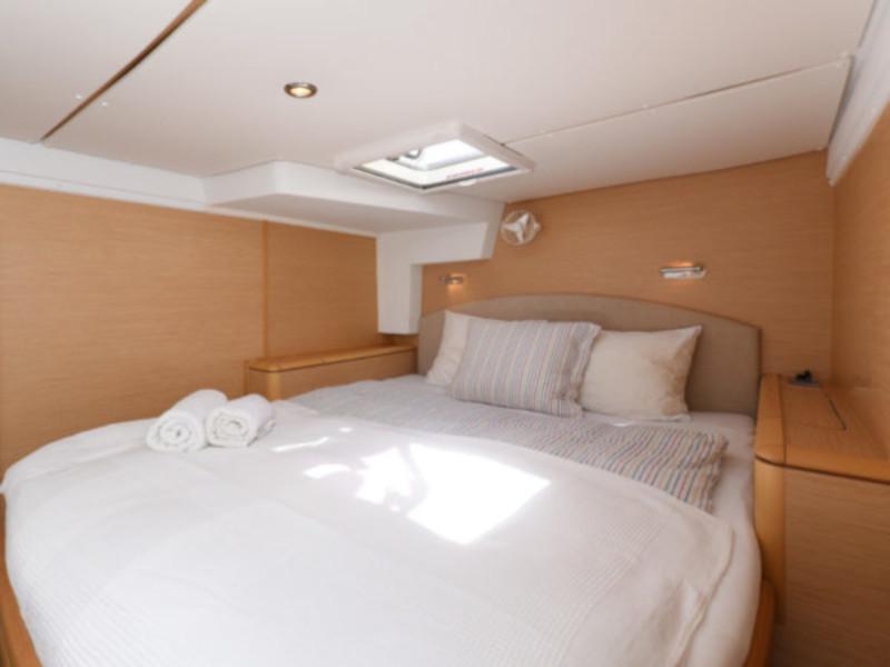 Book yachts online - catamaran - Lagoon 500 - Twin Dolphins - rent