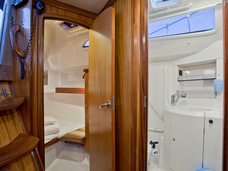 Book yachts online - sailboat - Delphia 37 - LA PASSION DU VIN - rent