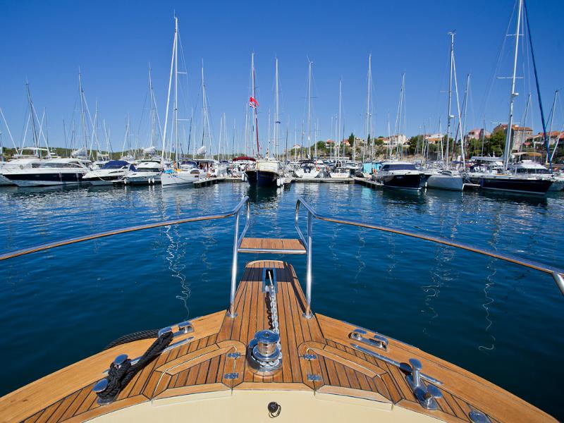 Book yachts online - motorboat - Marco Polo 12 - RED BULL - rent