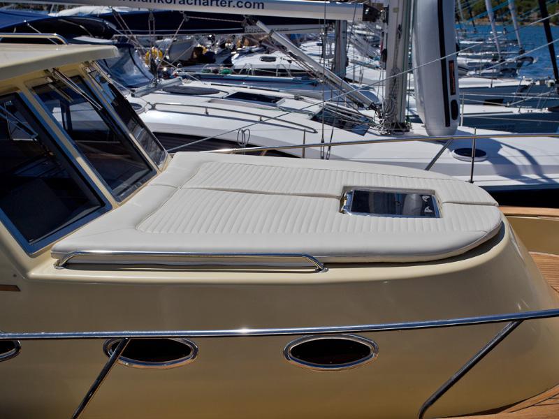 Book yachts online - motorboat - Marco Polo 12 - RED BULL - rent