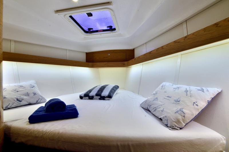 Book yachts online - sailboat - Elan 40 Impression - HULK - rent