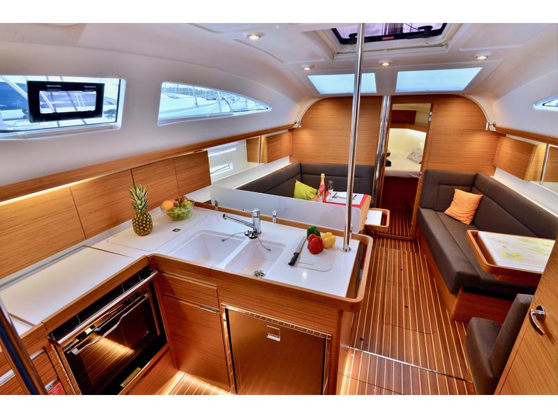 Book yachts online - sailboat - Elan 40 Impression - IRON MAN - rent