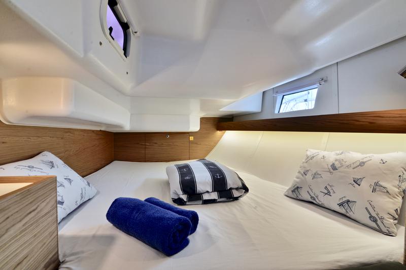 Book yachts online - sailboat - Elan 40 Impression - THOR - rent