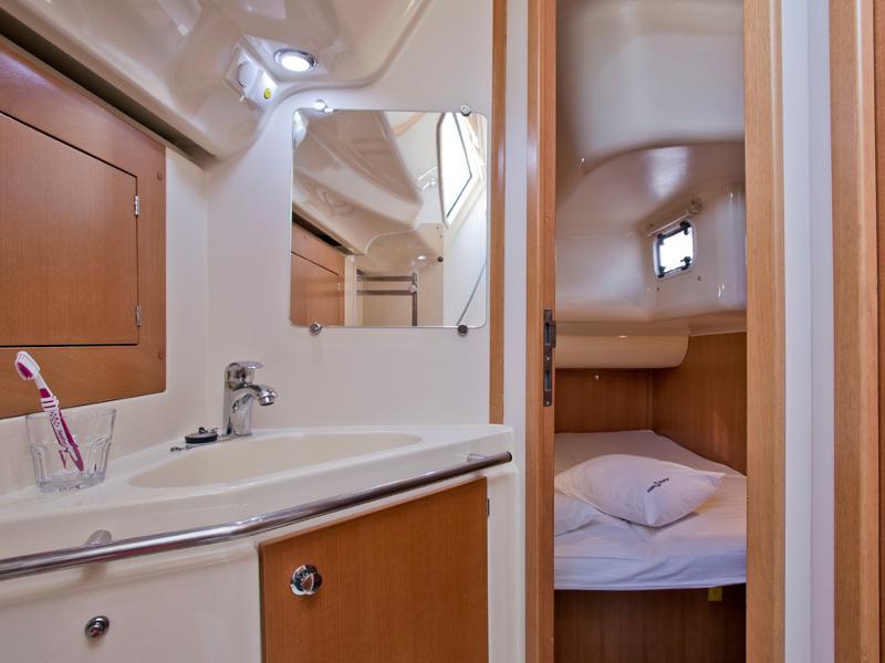 Book yachts online - sailboat - Elan 434 Impression - EMA BLUE - rent